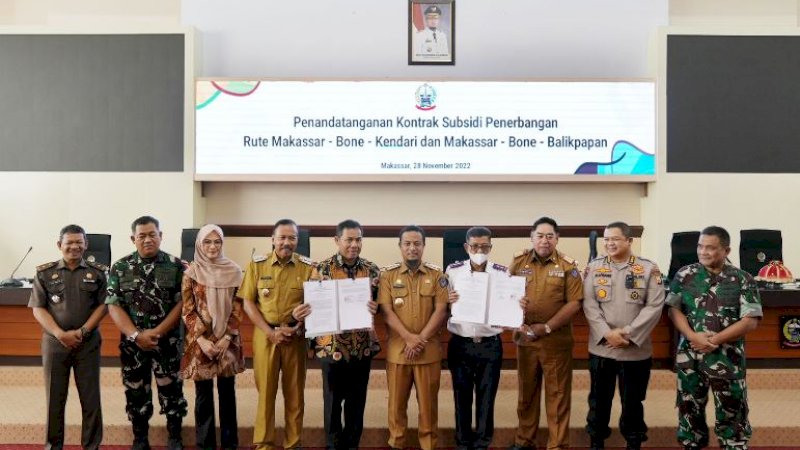 Penandatanganan kontrak subsidi penerbangan rute Makassar-Bone, Bone-Kendari, dan Makassar-Bone-Balikpapan untuk Bandar Udara (Bandara) Arung Palakka yang berlangsung di Kota Makassar, Senin (28/11/2022).