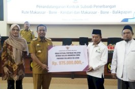 Gubernur Andi Sudirman Serahkan Dana Hibah Rp975 Juta, Ketua PW DMI Sulsel Beri Apresiasi 