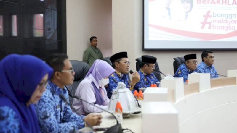 Rapat koordinasi (rakor) percepatan program Wali Kota dan Wakil Wali Kota Makassar, Mohammad Ramdhan Pomanto (Danny)-Fatmawati Rusdi, yang berlangsung di Ruang Sipakatau Balai Kota Makassar, Selasa (29/11/2022).