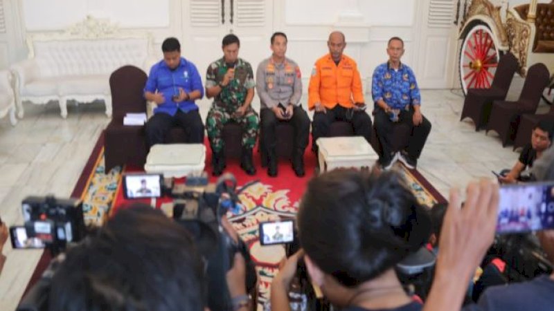 Konferensi pers update penanganan bencana gempa Cianjur di Pendopo Bupati Cianjur, Jawa Barat, Selasa (29/11/2022). (Foto: Komunikasi Kebencanaan BNPB)