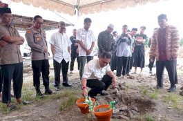 Wabup Sidrap Letakkan Batu Pertama Pembangunan Masjid Ponpes Yatim dan Duafa Ashabul Jannah