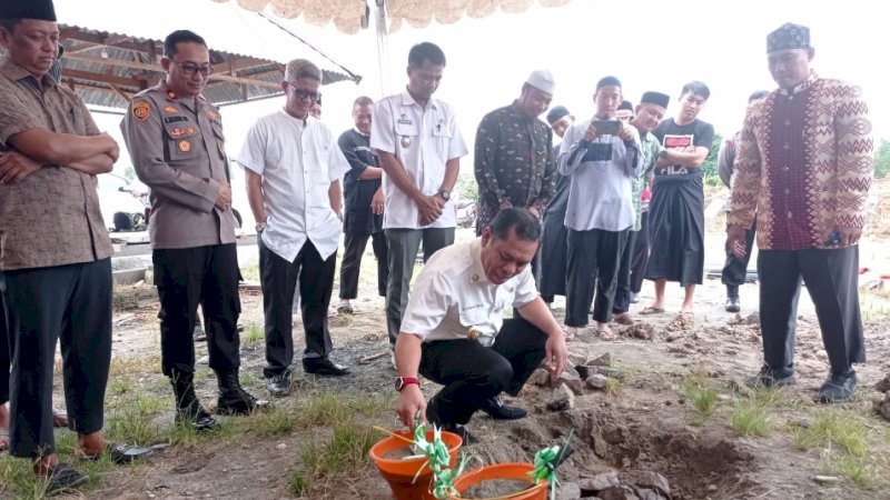 Wabup Sidrap Letakkan Batu Pertama Pembangunan Masjid Ponpes Yatim dan Duafa Ashabul Jannah