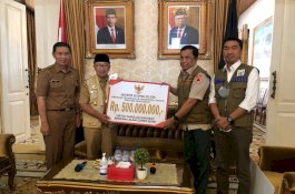 Pemprov Sulsel Serahkan Bantuan Rp500 Juta untuk Korban Gempa Cianjur