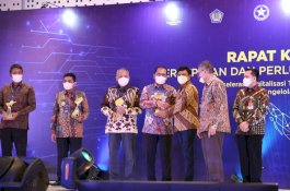 Wali Kota Makassar Terima Penghargaan TP2DD, Kota Terbaik di Indonesia Timur