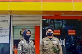 Jalankan Instruksi Wali Kota, Satpol PP Terjun Imbau Apotek Hentikan Sementara Penjualan Obat Batuk Sirop