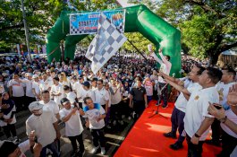 Gubernur Sulsel Lepas 20 Ribu Peserta Jalan Sehat di Bantaeng 