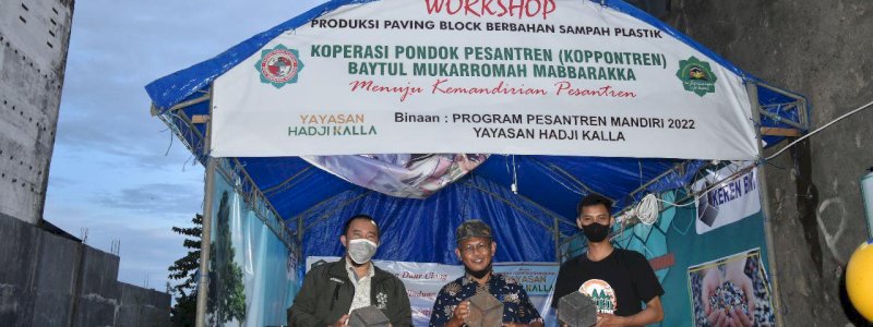 YHK Bantu Pesantren Bikin Usaha, Terealisasi Minimarket hingga Produksi Paving Block Plastik