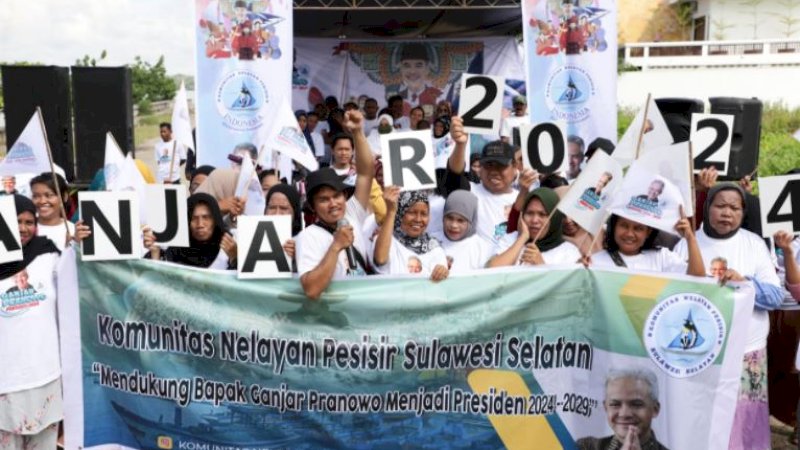 Komunitas Nelayan Pesisir Sulawesi Selatan (Sulsel) menggelar Festival Kuliner Nelayan di Pesisir Pantai Watang Soreang, Kecamatan Soreang, Kota Parepare, Sulsel, Senin (12/12/2022).
