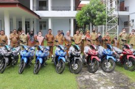 Bupati Luwu Utara Serahkan Kendaraan Operasional Kepada 12 Penyuluh Pertanian