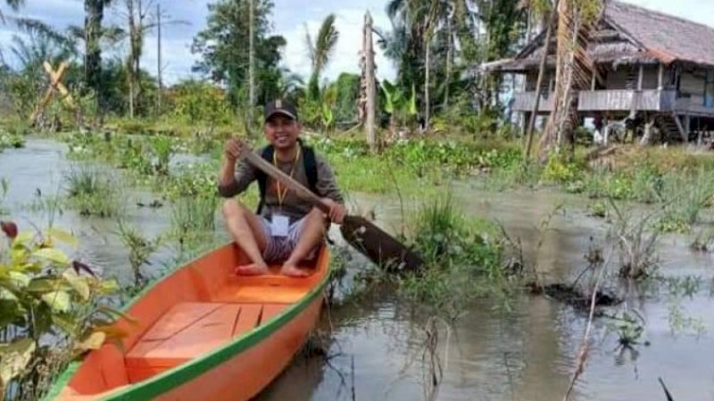 Naik Perahu, Pejuang Data Regsosek di Luwu Utara Tetap Semangat Kumpulkan Data