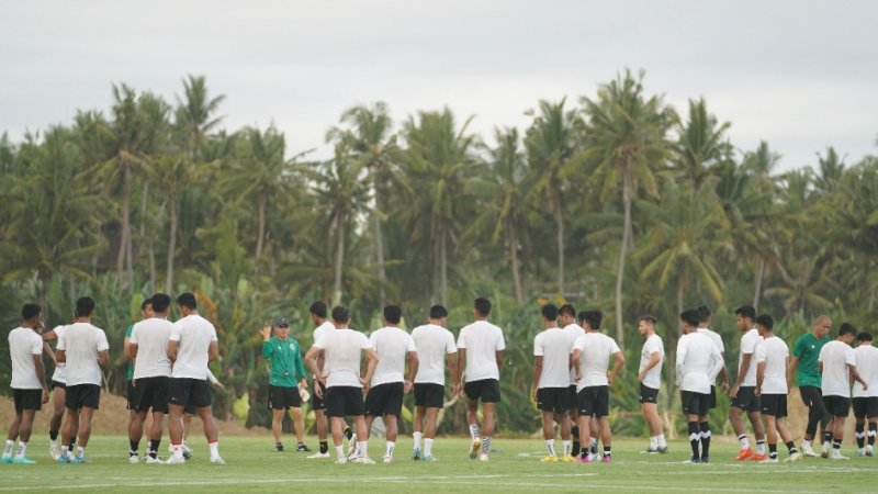 Pemain timnas Indonesia latihan selama dua pekan lebih pada pemusatan latihan di Bali. (foto: PSSI)