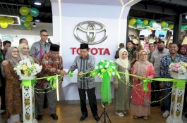 Jusuf Kalla Resmikan Renovasi Gedung Baru Showroom Kalla Toyota Cabang Bone