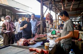 Jelang Natal dan Tahun Baru, Taufan Pawe Gelar Pasar Murah Untuk Kendalikan Harga Bahan Pokok