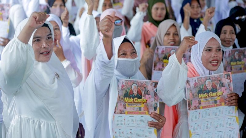 Relawan Mak Ganjar mengadakan kegiatan zikir dan doa bersama ribuan masyarakat di Desa Buntu Torpedo, Kecamatan Sabbang, Kabupaten Luwu Utara, Sulawesi Selatan (Sulsel, Jumat (16/12/2022), sebagai bentuk dukungan untuk Ganjar Pranowo. 