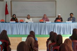 Cegah Anemia dan Stunting, Ratusan Siswi SMPN 4 Masamba Ikut Simulasi Layanan Inovasi Kapsul Indah