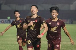 Dua Gol Kenzo Nambu Bawa PSM Makassar Menang Atas PSIS Semarang