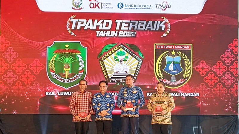 OJK Anugrahi Tiga Kabupaten di Sulsel, Serta Mewisuda UMKM Berdaya Saing Maju dan Go International 