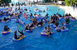 Grab bersama OVO Gelar Hajatan Mitra di Bugis Waterpark Adventure