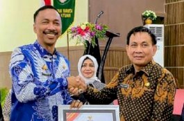 Partisipasi Evaluasi APE 2022, Sekretariat DPRD Wajo Terima Penghargaan dari Pemkab