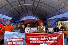 Asmo Sulsel Serahkan Bantuan Untuk Korban Kebakaran di Ambon