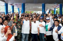 Jalan Sehat Anti Mager di Maros, Gubernur Sulsel Bagikan Bibit Kopi ke Masyarakat