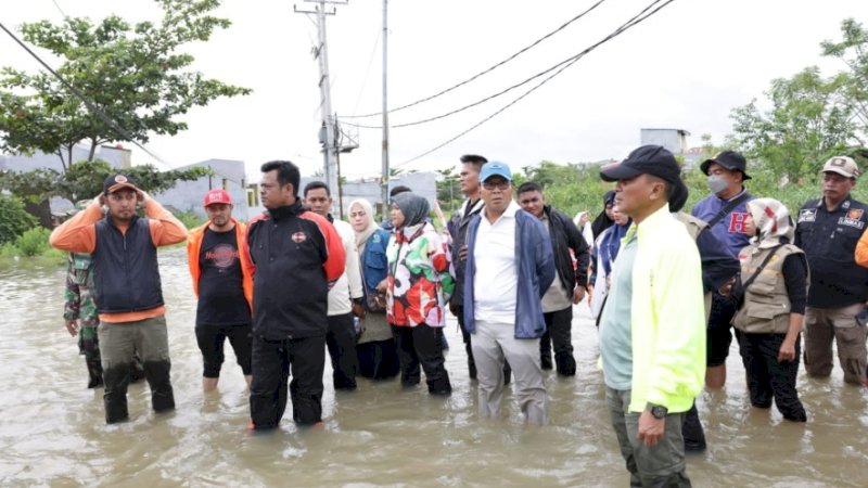 Wali Kota Makassar Turun Langsung Evakuasi Korban Banjir di Antang