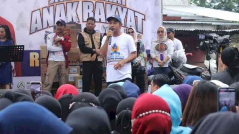 Jalan Sehat Anak Rakyat yang digelar Yayasan Anak Rakyat Indonesia (YARI) di Kecamatan Manggala, Kota Makassar, Ahad (25/12/2022).