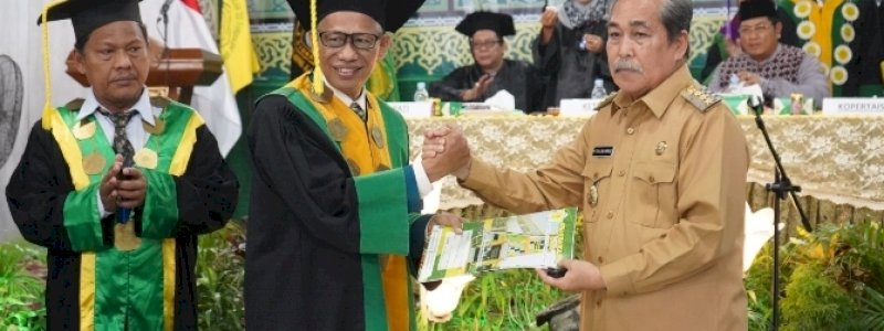 Hadiri Wisuda STAI DDI Sidrap, Dollah Mando Harap Wisudawan Manfaatkan Ilmu di Masyarakat 