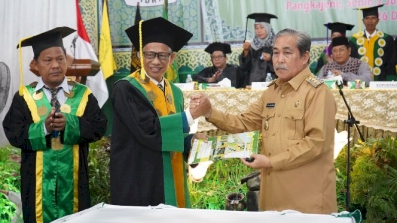 Hadiri Wisuda STAI DDI Sidrap, Dollah Mando Harap Wisudawan Manfaatkan Ilmu di Masyarakat 