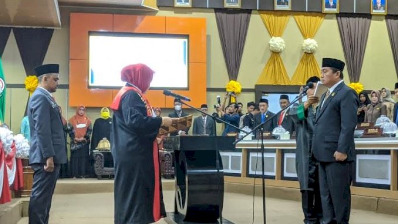 Pelantikan Kaharuddin Kadir menjabat sebagai Ketua DPRD Kota Parepare melalui rapat paripurna DPRD Parepare, Selasa (27/12/2022).