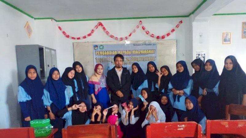 PkM Dosen Farmasi UMI di SMP Ma’arif Makassar, Kenalkan Sediaan Farmasi dan Cara Penggunaannya Kepada Siswa