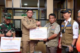 Bupati Gowa Salurkan Bantuan BNPB ke Lokasi Bencana