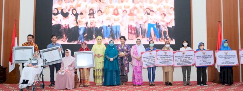 Puncak Peringatan Hari Ibu Provinsi Sulsel Bertabur Bantuan dan Penghargaan