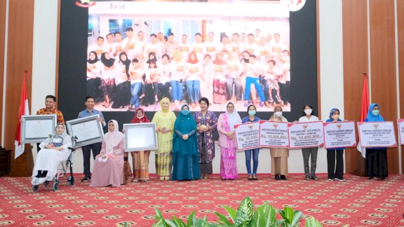 Puncak Peringatan Hari Ibu Provinsi Sulsel Bertabur Bantuan dan Penghargaan