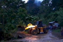 Longsor tutup Jalan Poros Maros - Bone, PUTR Provinsi Koordinasi dengan Balai Jalan Kementerian