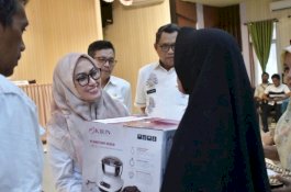 Serahkan Bantuan ke IKM, Bupati Luwu Utara: Pemerintah Tetap Hadir dalam Kondisi Tersulit Sekalipun.