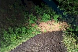 Penampakan Longsor Isolasi Akses Jalan di Desa Bulo-Bulo Barru