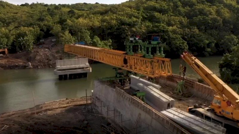 Tinjau Progres Pembangunan Jembatan Kembar Parepare, Gubernur Sulsel Puji Taufan Pawe 