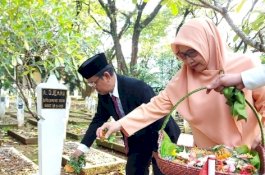 Rangkaian HAB Ke-77, Kemenag Sulsel Gelar Upacara Tabur Bunga di TMP Panaikang Makassar