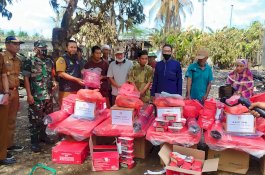 Ringankan Beban Korban Kebakaran, Dinsos P2KBP3A Wajo Langsung Salurkan Bantuan 