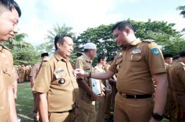 Bupati Gowa Beri Penghargaan Kepada 34 Kepala Desa