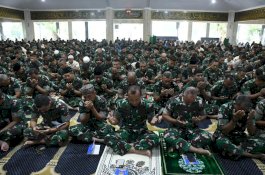 Pangdam Hasanuddin Ingatkan Shalat Kepada Personilnya