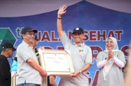 Hari Amal Bakti Ke-77, Bupati Wajo Terima Penghargaan dari Kanwil Kemenag Sulsel