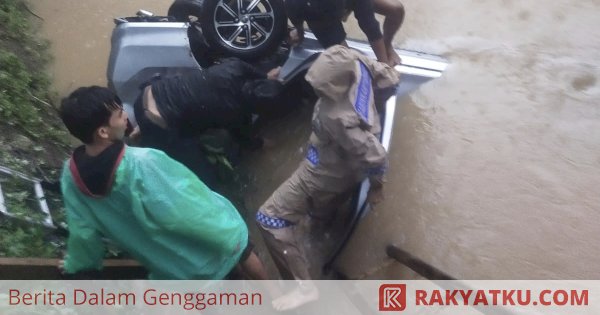 Mobil Terjun ke Got, Lima Penumpang Meninggal Dunia