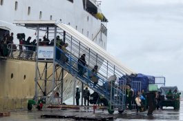 Cuaca Ekstrem, Penumpang Kapal Pelabuhan Makassar Diimbau Selalu Waspada