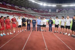 Jelang Laga Indonesia Vs Vietnam, Menpora Sampaikan Harapan Presiden ke Skuat Garuda 