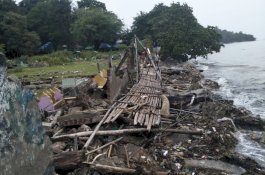 Objek Wisata Ujung Batu Barru Rusak Parah