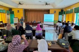 Sambut Semester Genap, Guru SMA Islam Athirah Bukit Baruga Ikuti Training Teacher as Coach