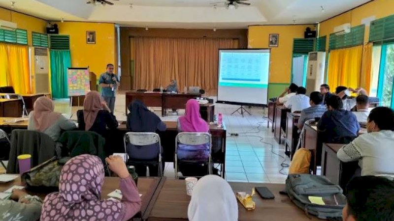 In house traning dengan tema Teacher as Coach di Lec Sekolah Islam Athirah Wilayah Bukit Baruga, Jumat (6/1/2023). 