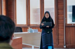 Keren! Siswi Spidi Presentasi Project dan KTI Dihadapan Dosen dan Praktisi